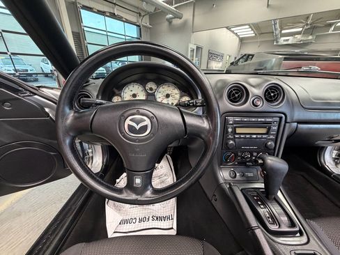 Used 2001 MAZDA MX-5 Miata RWD image 8
