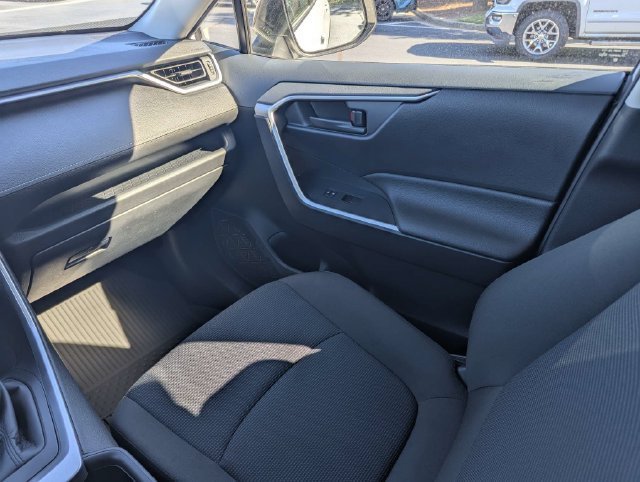 Used 2025 Toyota RAV4 LE AWD/4WD image 16