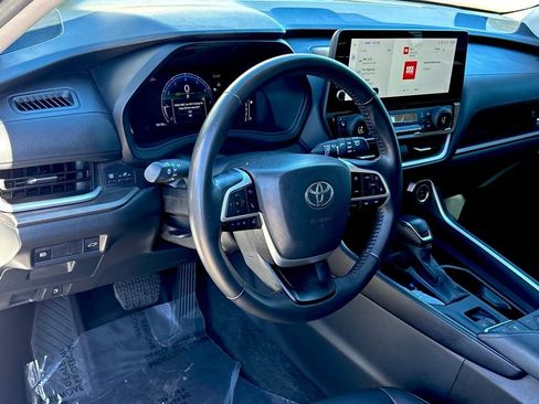 Used 2024 Toyota Grand Highlander XLE image 10