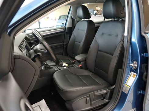 Used 2016 Volkswagen e-Golf SEL Premium image 2