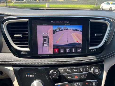 Used 2021 Chrysler Pacifica Touring-L w/ Premium & Safety Sphere Group AWD/4WD image 34