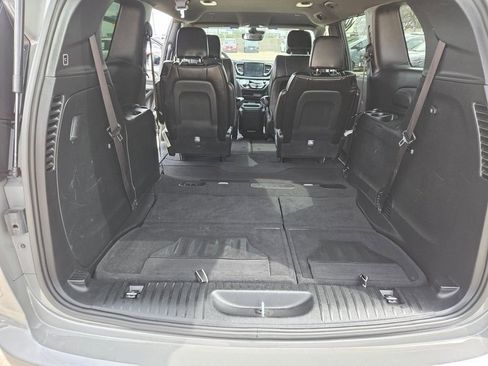 Used 2025 Chrysler Pacifica Select image 24