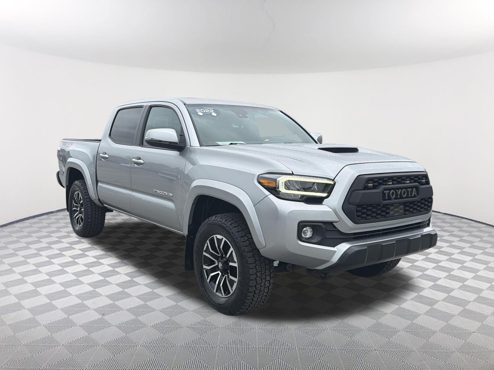 Used 2022 Toyota Tacoma TRD Sport w/ TRD Premium Sport Package AWD/4WD image 3