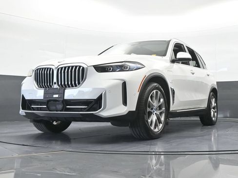 Used 2025 BMW X5 xDrive50e AWD/4WD image 58