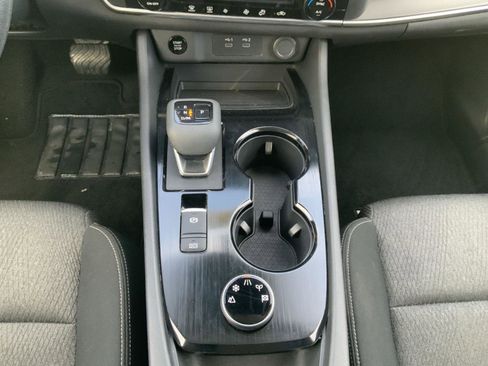 Used 2024 Nissan Rogue SV image 43