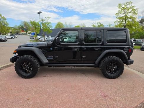 Used 2024 Jeep Wrangler Unlimited AWD/4WD image 2