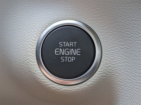 New 2026 Volvo XC40 B5 Ultra w/ Protection Package Premier image 29