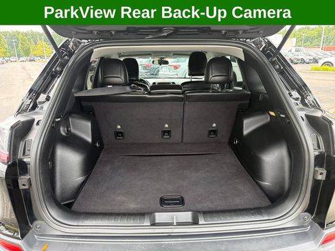Used 2020 Jeep Cherokee Latitude Plus AWD/4WD image 38