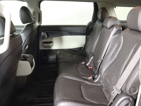 Used 2022 Kia Carnival LX FWD image 16