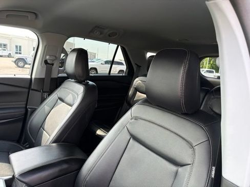 Used 2023 Ford Explorer Limited AWD/4WD image 24