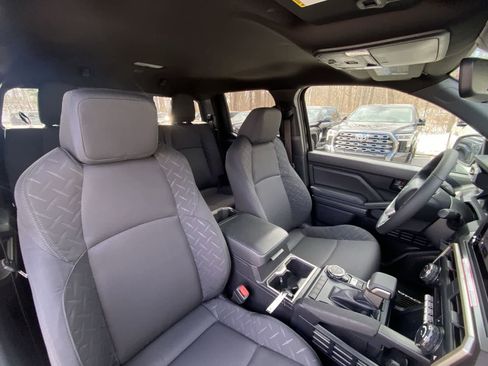 Certified 2025 Toyota Tacoma SR5 w/ SR5 Upgrade Package image 29