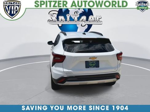 Certified 2024 Chevrolet Trax LT w/ LT Convenience Package FWD image 8