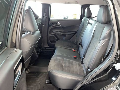 Used 2022 Mitsubishi Outlander SE image 10