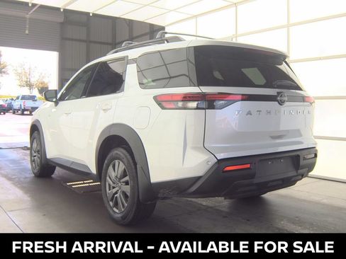 Used 2025 Nissan Pathfinder SV FWD image 4