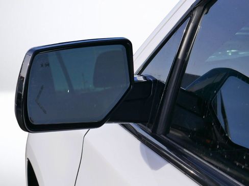 Used 2018 Chevrolet Tahoe LT image 13