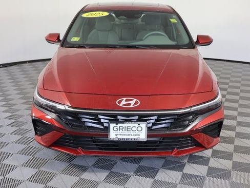 Used 2025 Hyundai Elantra SEL FWD image 3