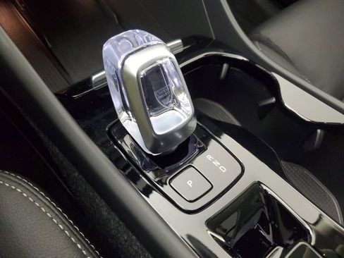 Certified 2025 Volvo XC40 B5 Plus image 35