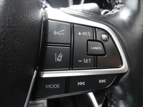 Used 2023 Toyota Highlander XLE AWD/4WD image 19