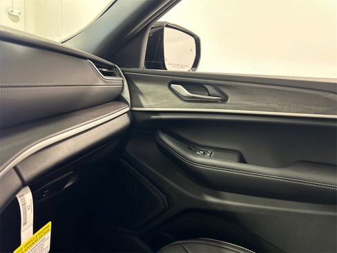 New 2025 Jeep Grand Cherokee Limited image 25