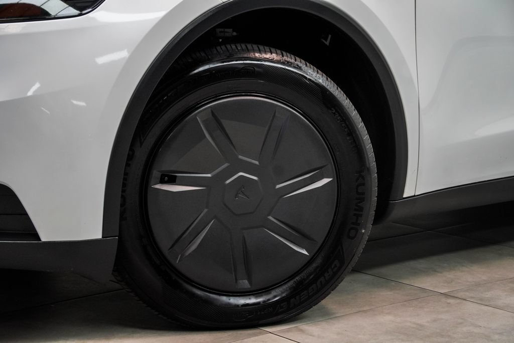 Used 2026 Tesla Model Y 2WD image 5