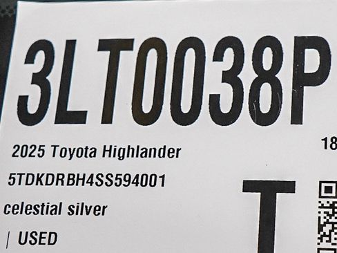 Used 2025 Toyota Highlander Limited AWD/4WD image 34