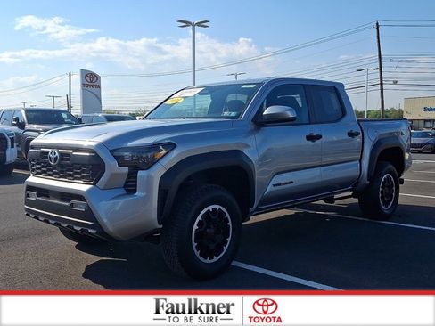 Certified 2024 Toyota Tacoma TRD Off-Road AWD/4WD image 3