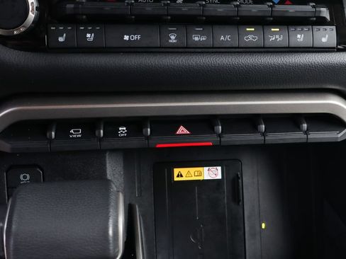 Used 2024 Toyota Tundra Limited AWD/4WD image 41