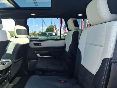 Used 2025 Toyota Sequoia Capstone AWD/4WD image 7