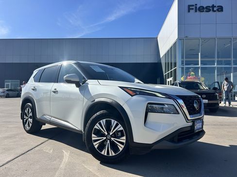 Certified 2021 Nissan Rogue SV image 1