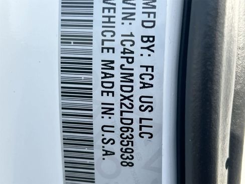 Used 2020 Jeep Cherokee Limited image 36