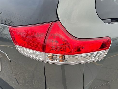 Used 2014 Toyota Sienna XLE image 34