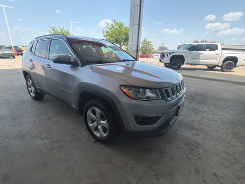 Used 2018 Jeep Compass Latitude w/ Popular Equipment Group AWD/4WD image 14