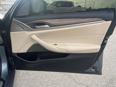 Used 2022 BMW 540i w/ M Sport Package image 13