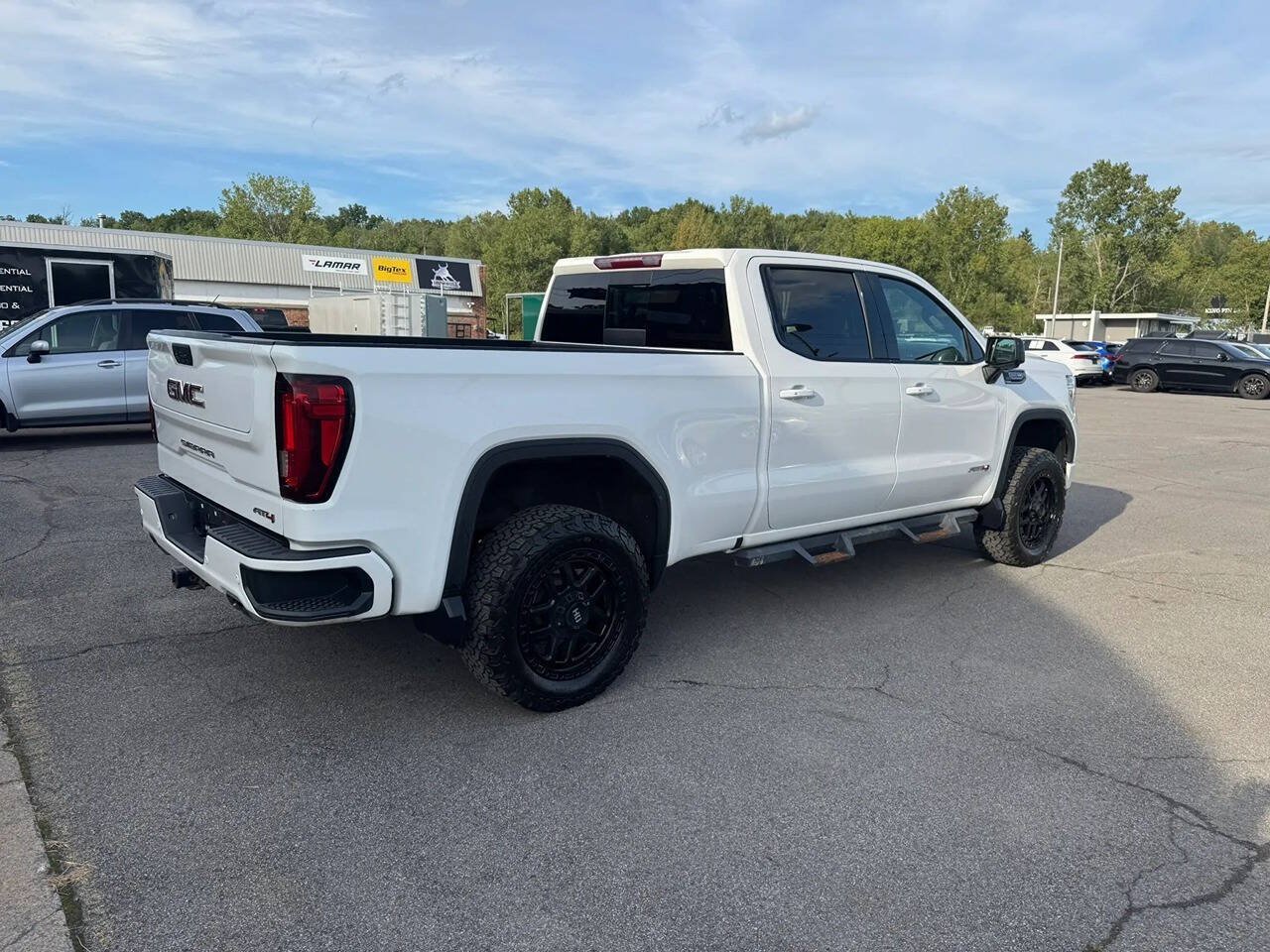 Used 2022 GMC Sierra 1500 AT4 w/ AT4 Preferred Package AWD/4WD image 5