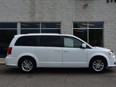Used 2019 Dodge Grand Caravan SXT FWD image 3