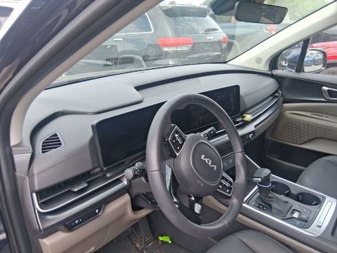 Used 2026 Kia Carnival FWD image 11