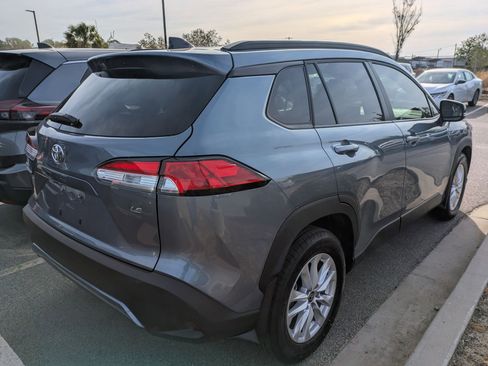 Used 2025 Toyota Corolla Cross LE w/ Moonroof Package image 6