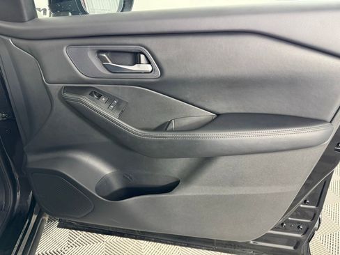 Used 2025 Nissan Rogue SV image 29