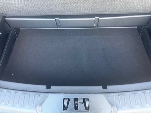 Used 2024 Ford Explorer XLT w/ Equipment Group 202A AWD/4WD image 51