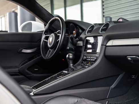 Certified 2020 Porsche 718 Cayman GT4 RWD image 49