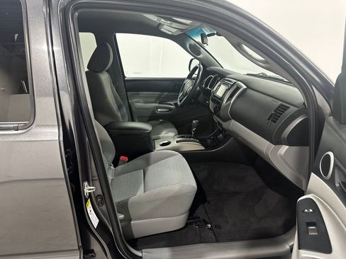 Used 2015 Toyota Tacoma SR5 w/ SR5 Package image 22