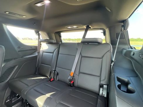 Used 2024 Chevrolet Tahoe High Country AWD/4WD image 12