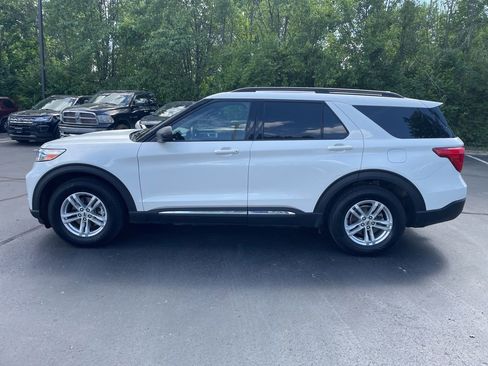 Used 2020 Ford Explorer XLT w/ Equipment Group 202A AWD/4WD image 4