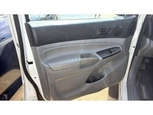 Used 2015 Toyota Tacoma PreRunner w/ Convenience Package RWD image 5