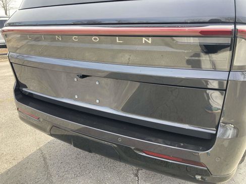 New 2025 Lincoln Navigator Reserve w/ Jet Appearance Package image 4