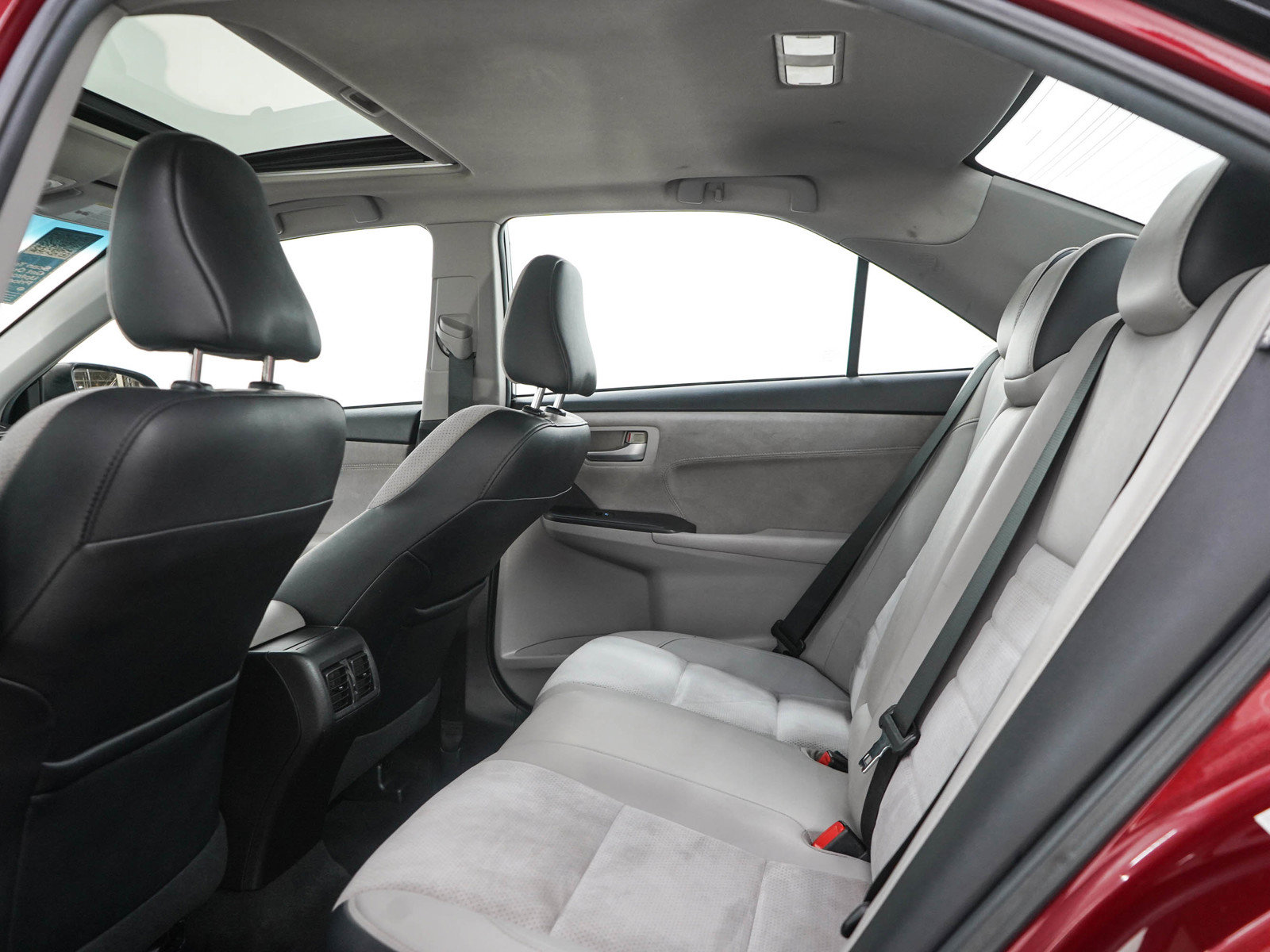 Used 2015 Toyota Camry XSE w/ Moonroof Package FWD image 13