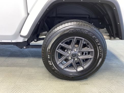 Certified 2024 Jeep Gladiator Sport image 27