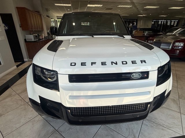 Used 2024 Land Rover Defender 110 X-Dynamic SE AWD/4WD image 6