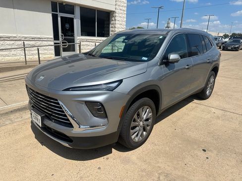 Used 2025 Buick Enclave Preferred w/ Power Package FWD image 1