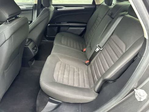 Used 2019 Ford Fusion SE FWD image 14
